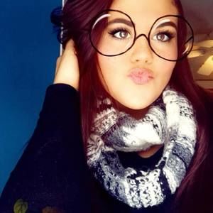 Meet your Posher, Emalie